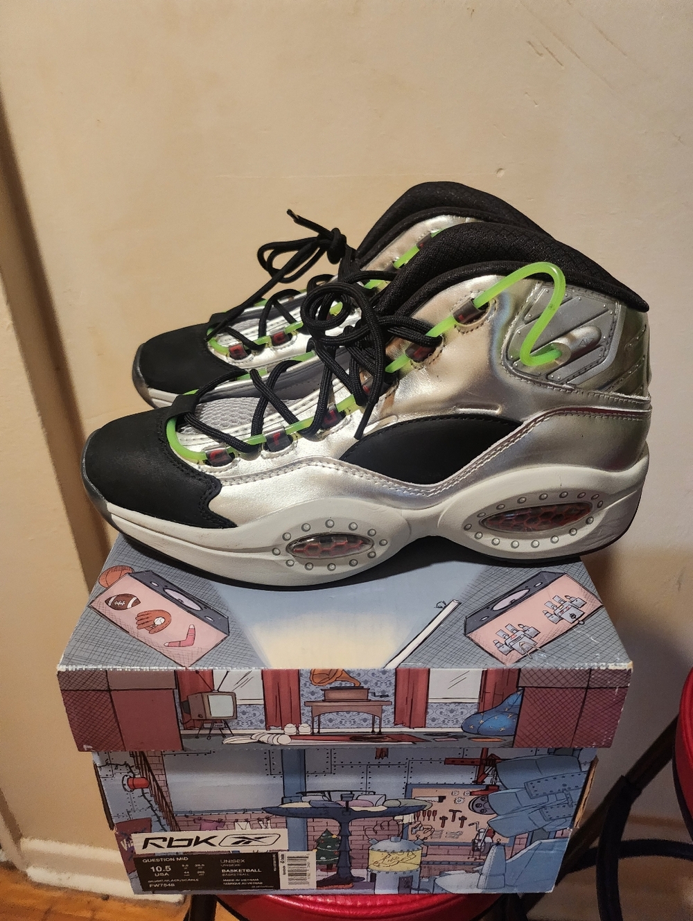 the Reebok x Minions Question Mid "Gru's Lab" (Size 10.5)